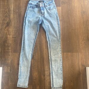 Light wash skinny jeans.